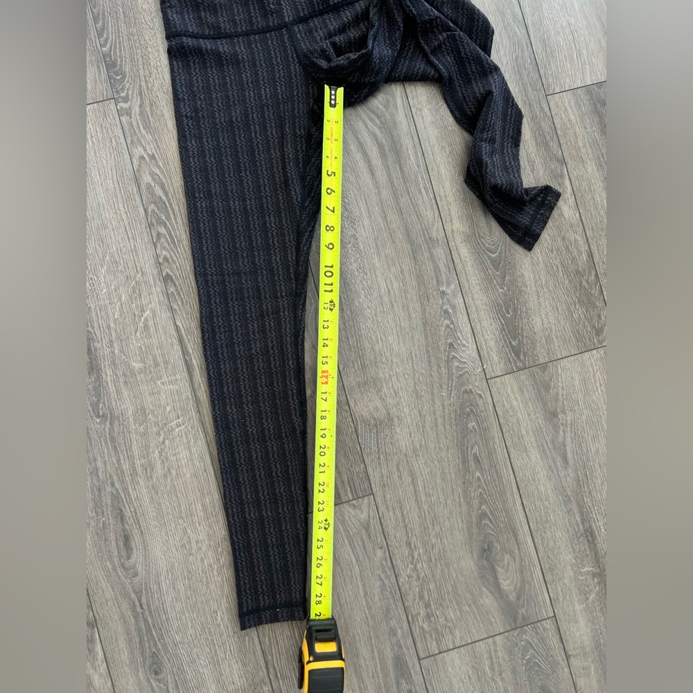 Lululemon Black Chevron Patterned Full length Leg… - image 3